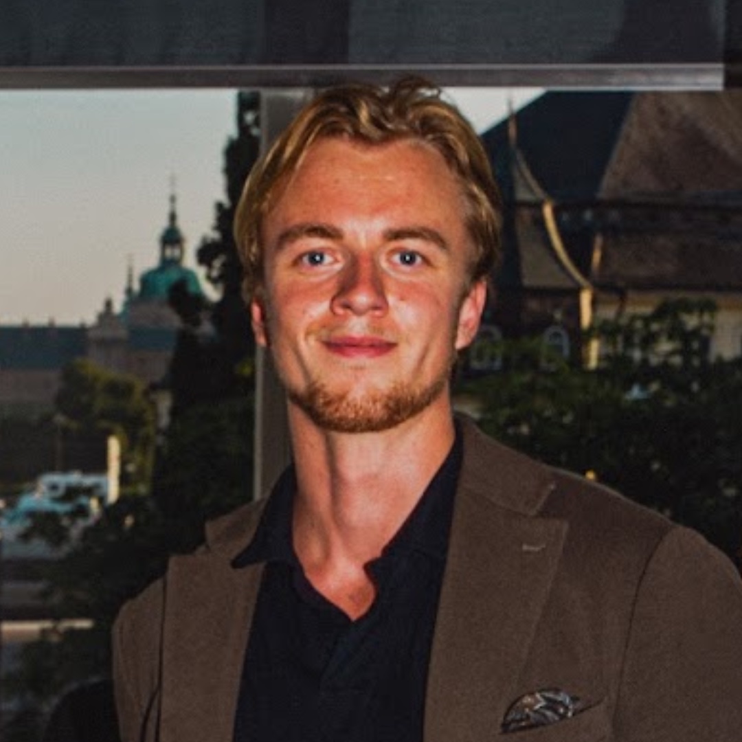 Adrian Sjöberg, Medgrundare och VD